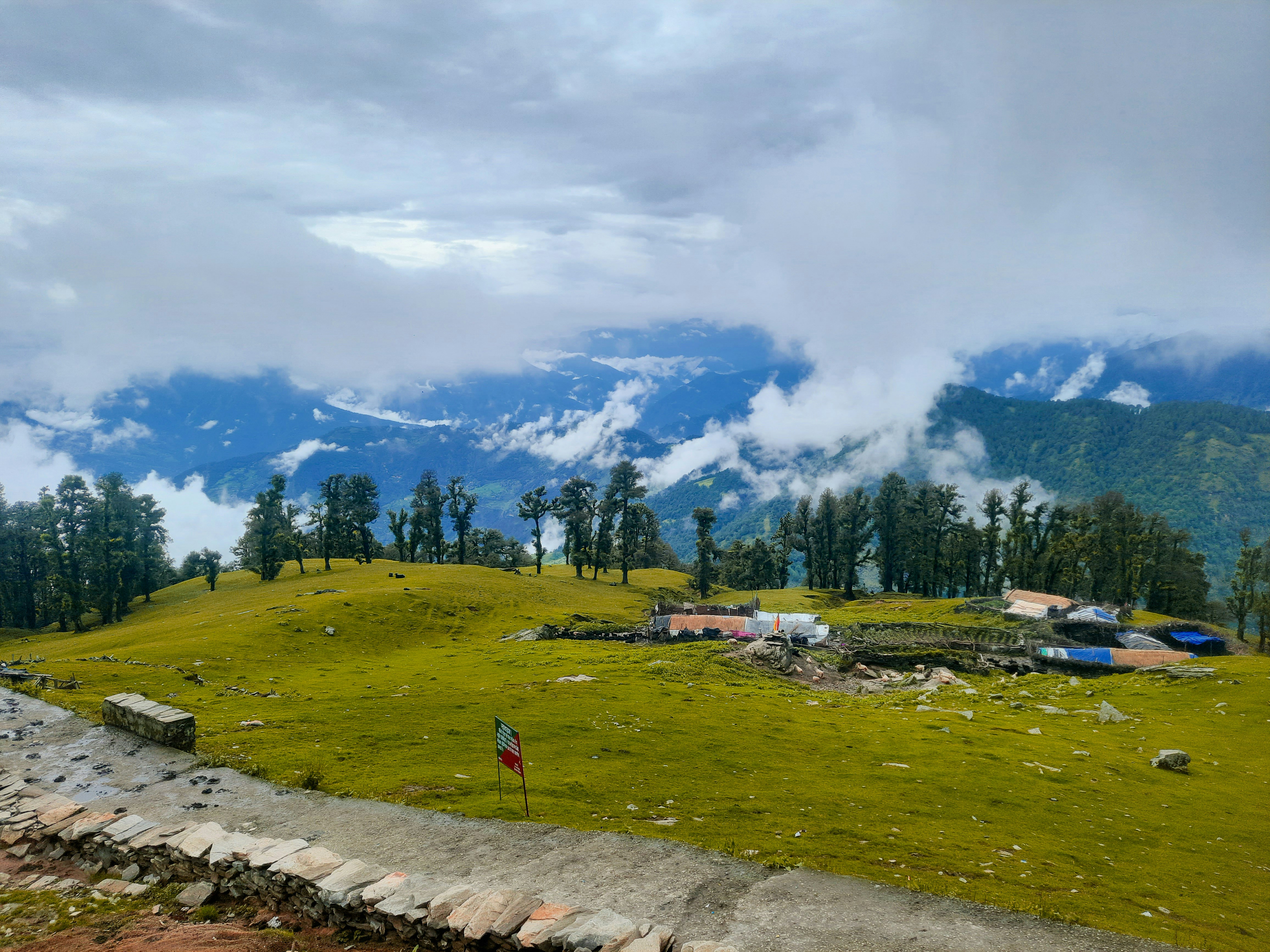 Chopta Uttarakhand Tour Package – Himalayan Meadows & Temple Trek